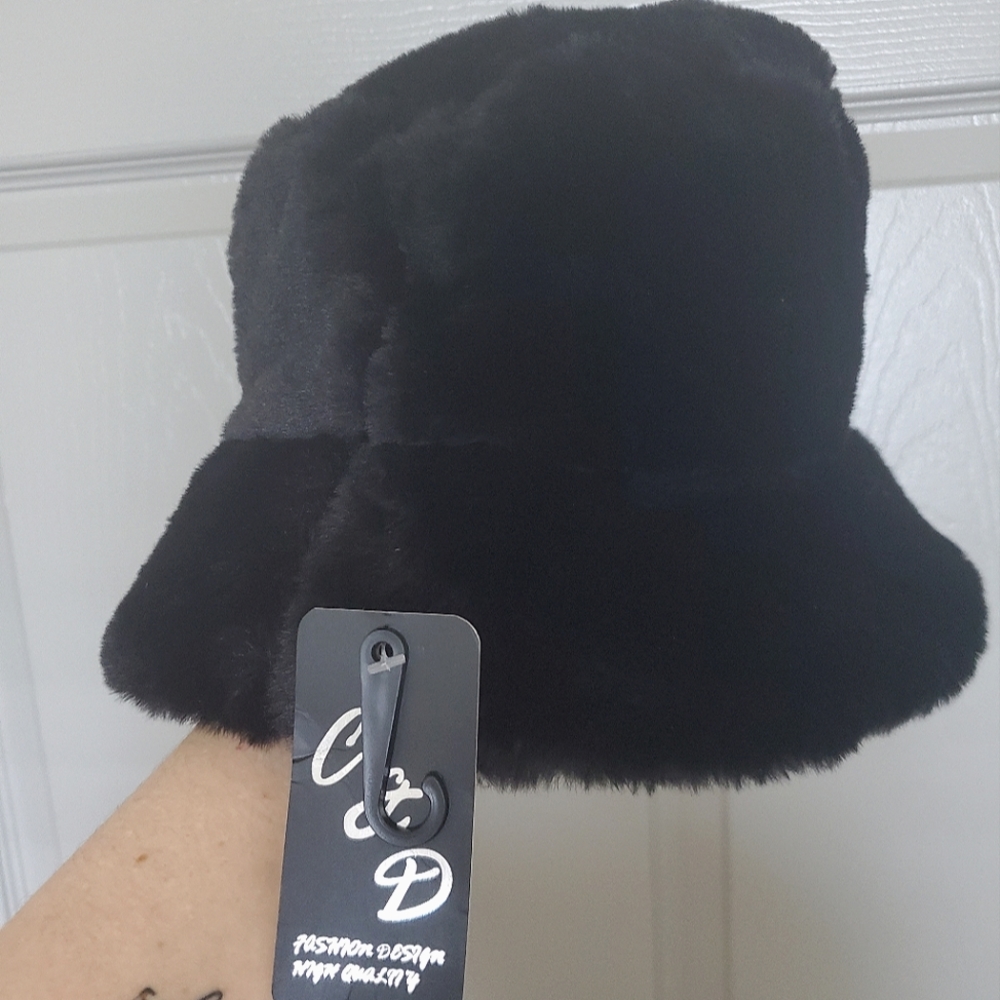 Black faux fur bucket hat